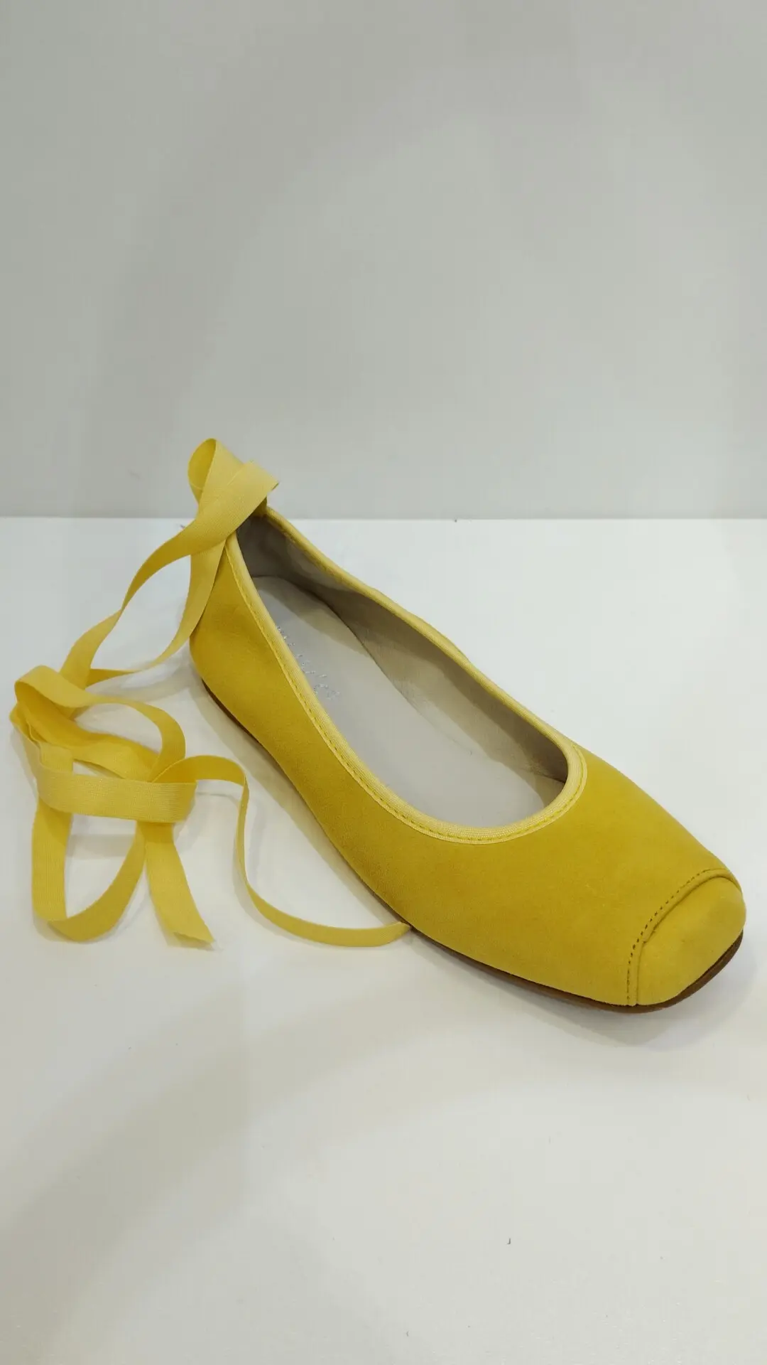 Bailarina lazo amarillo (3)